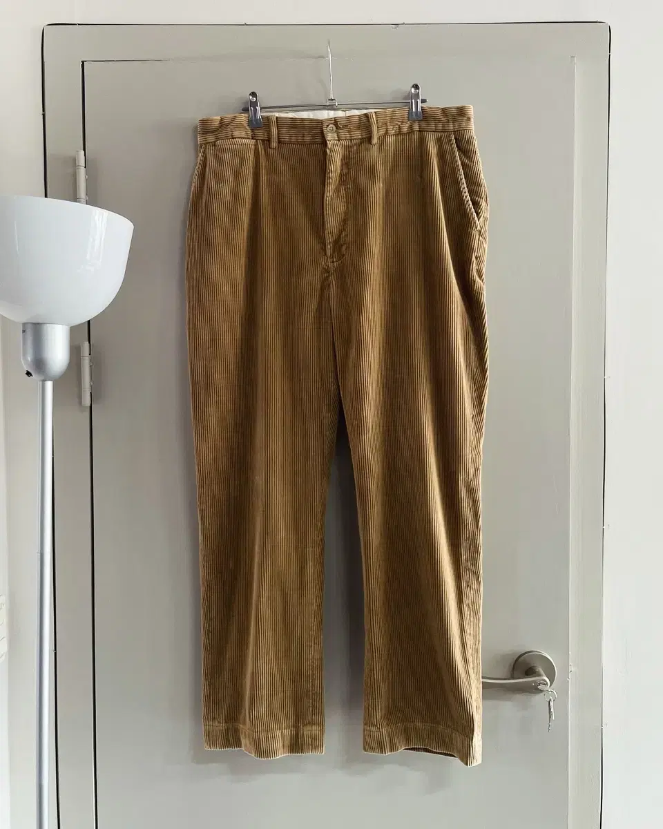 (35) Polo Ralph Lauren Corduroy Pants