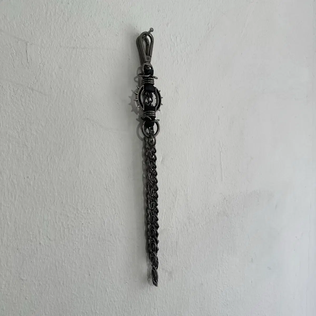 Spike belt chain keyring