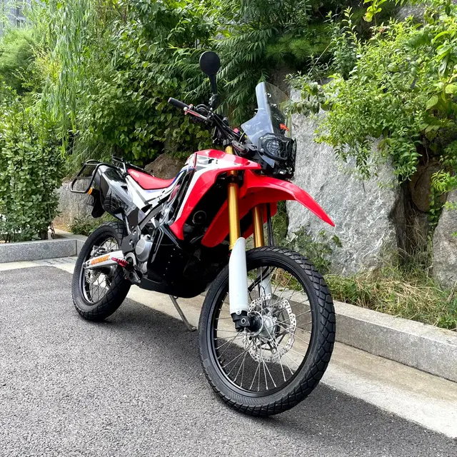 잘 관리되고 경정비 모두 완료된 깔끔한 혼다 CRF250랠리 판매합니다.