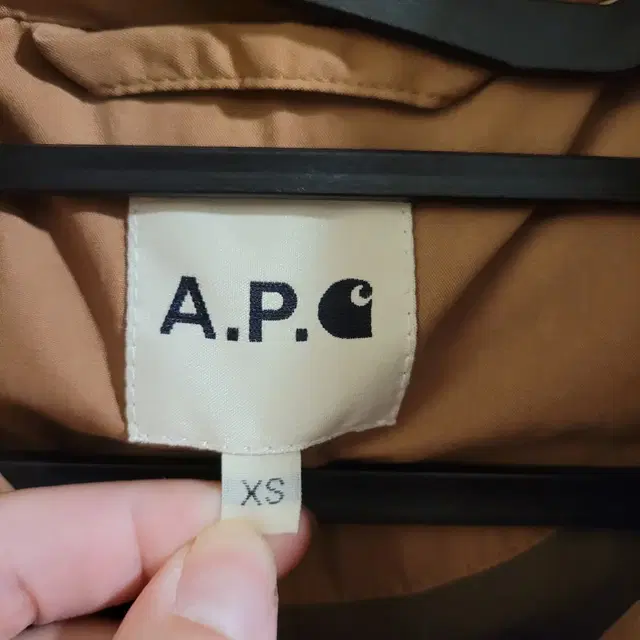 칼하트 X A.P.C 조끼패딩 XS