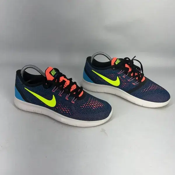 Nike 나이키 프리런 여성 런닝화 235/빈티지홍