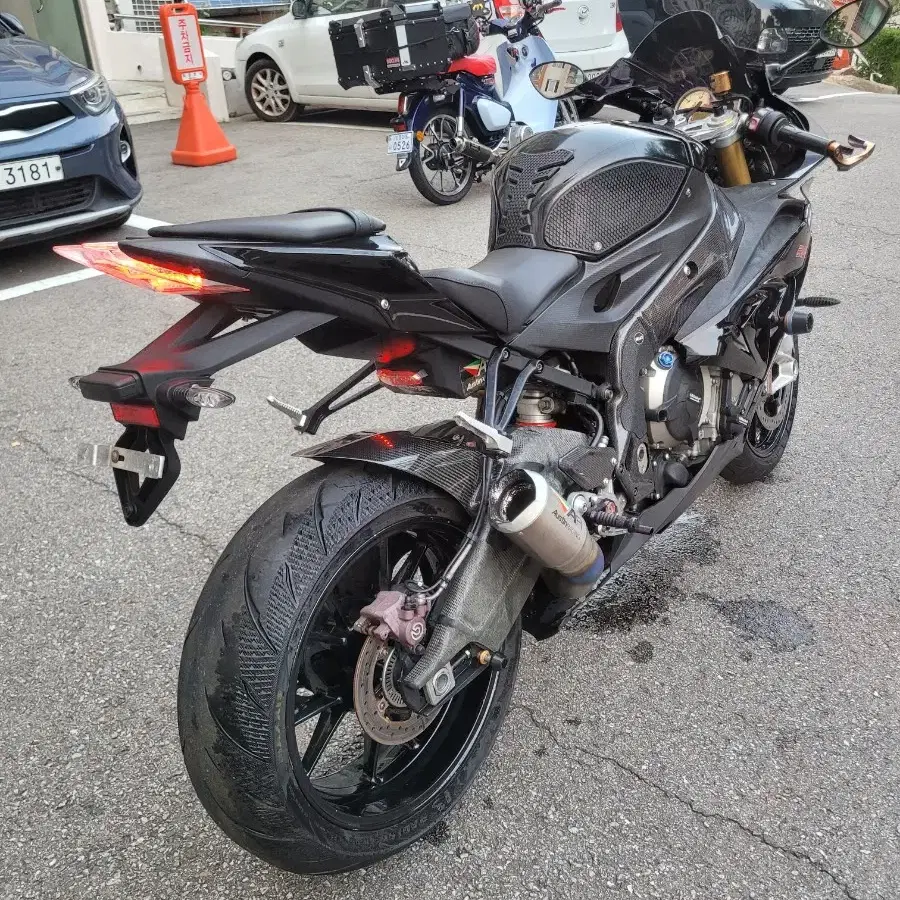 그림같이 관리잘된 준튜닝16년식 s1000rr 판매합니다