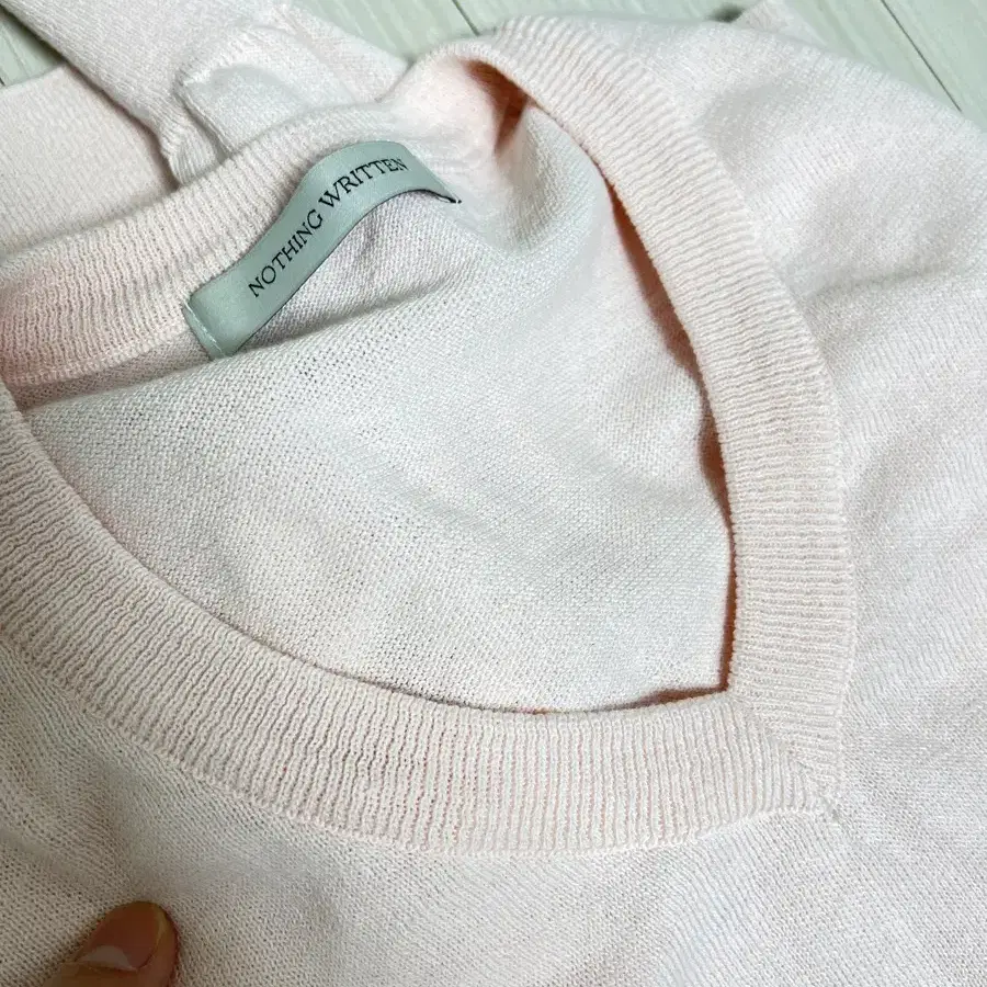 낫띵리튼 pipley v neck pullover baby pink