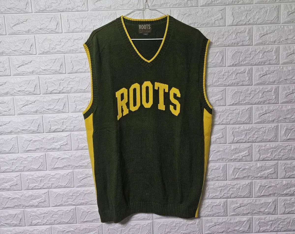 I'm selling a knit vest from Roots Canada.