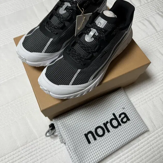 Norda 002 써밋블랙 280