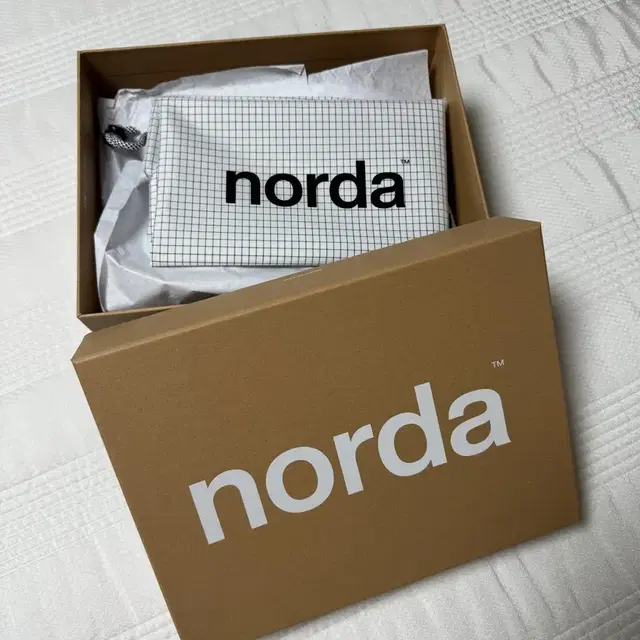 Norda 002 써밋블랙 280