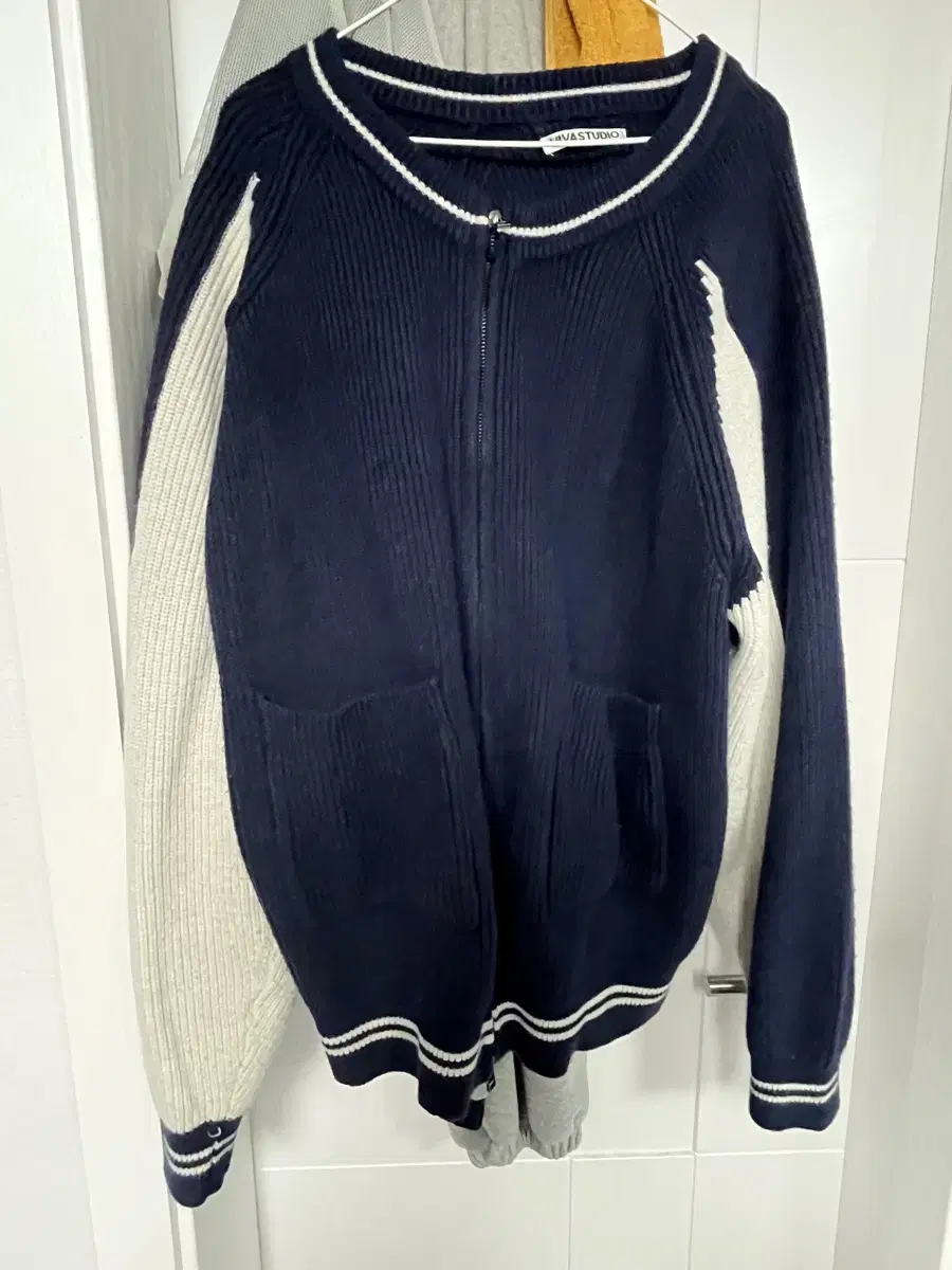 VivaStudio Zip-Up Knit L