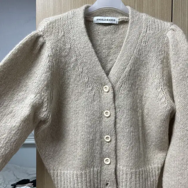 안젤라비안코 Amur Knit Cardigan_Beige 판매해요