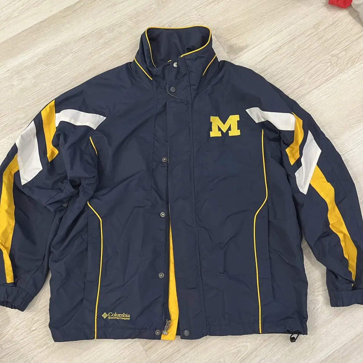 Columbia Michigan Wolverines Windbreaker Size M