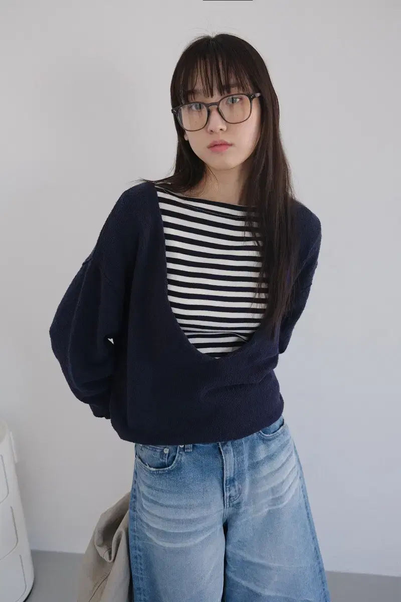 [새상품] 더버터크림 Deep V neck knit navy