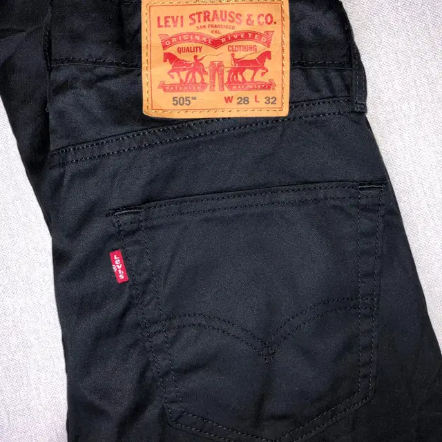 Levi's 505 스트레이트 핏 블랙 팬츠 (W28 L32)