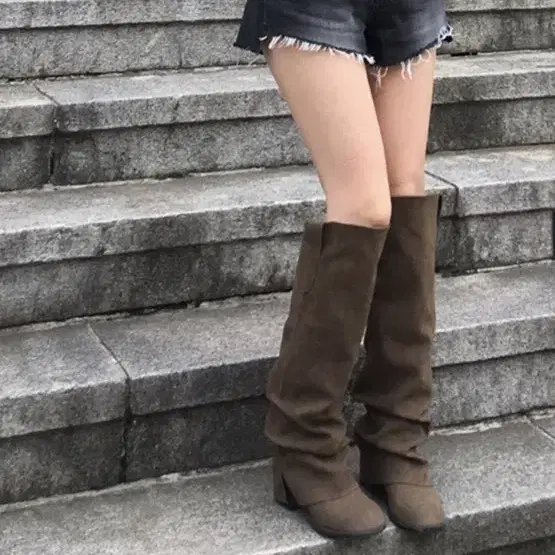 구해요) 아워캐비넷 부츠 shirring fold boots