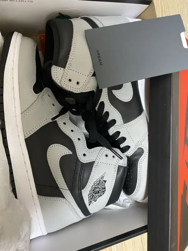 조던 1 Retro High OG Shadow 2.0 판매합니다.