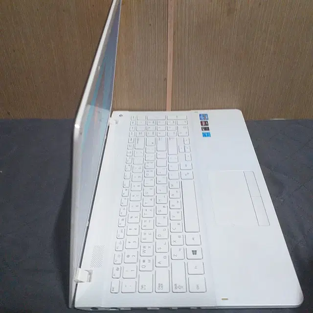 삼성 NT370R5E  i5-3230  15인치 노트북입니다