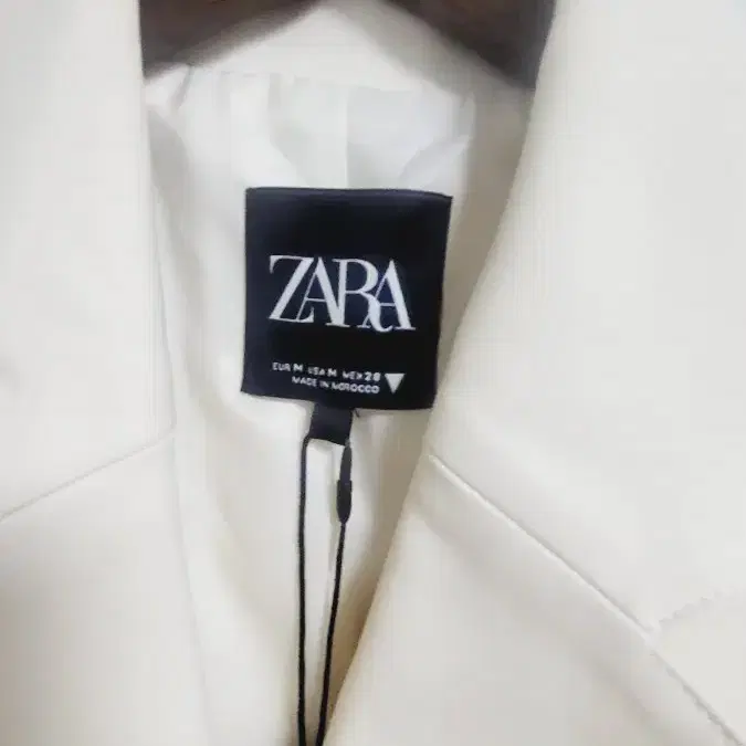 zara 크림 타이트핏 블레이저