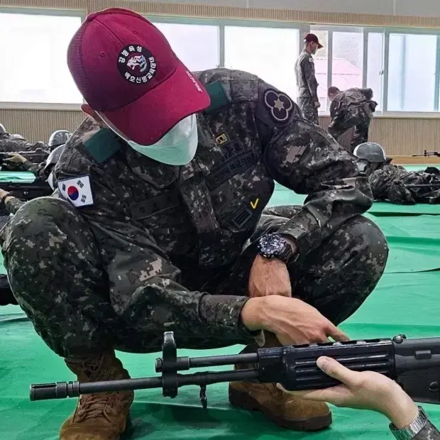 육해공 사단 신교대 조교 교관 모자 및 휘장 코인 구해요