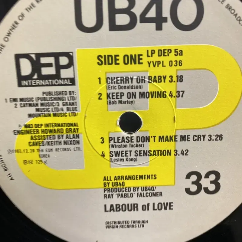 UB40 LABOUR OF LOVE LP / AA4939