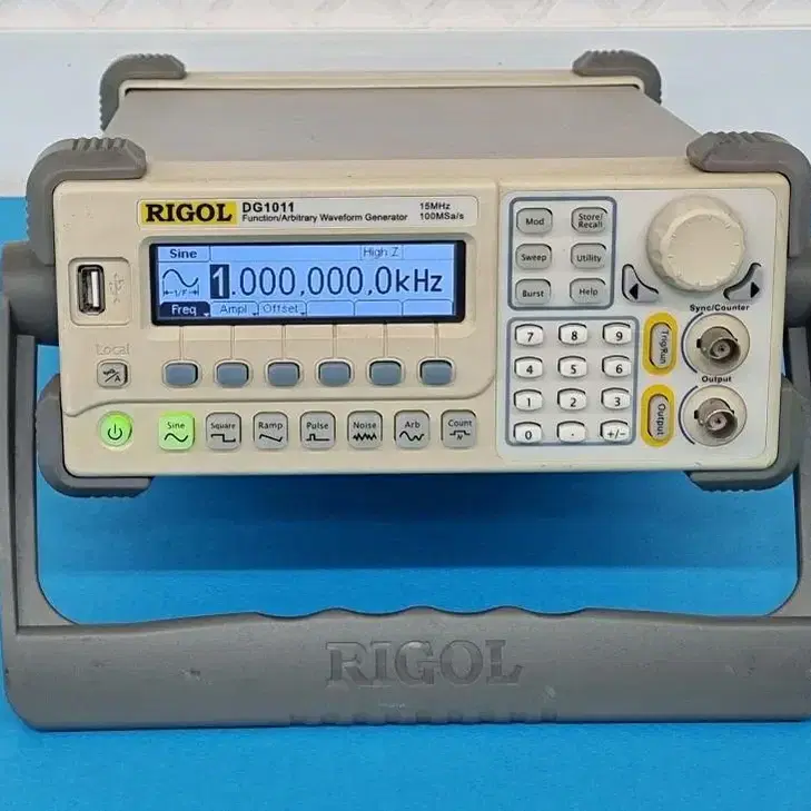 RIGOL DG1011  함수발생기 15MHz  100MSa/s