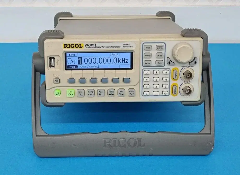 RIGOL DG1011  함수발생기 15MHz  100MSa/s