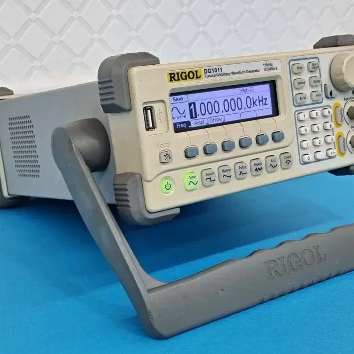 RIGOL DG1011  함수발생기 15MHz  100MSa/s