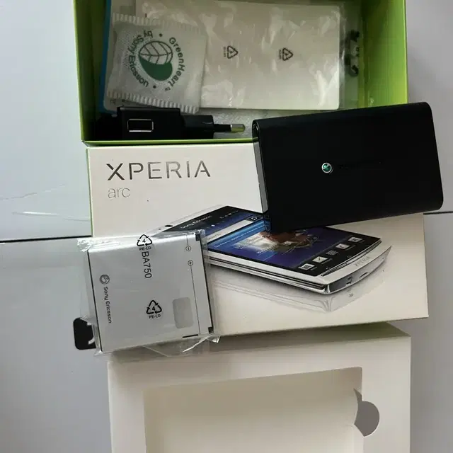 Xperia 박스 및 BA750 배터리 새제품 팔아요