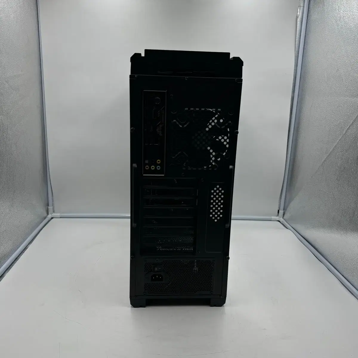 I7-10700 Z490 16GB 500GB 500W 반본체 판매합니다.