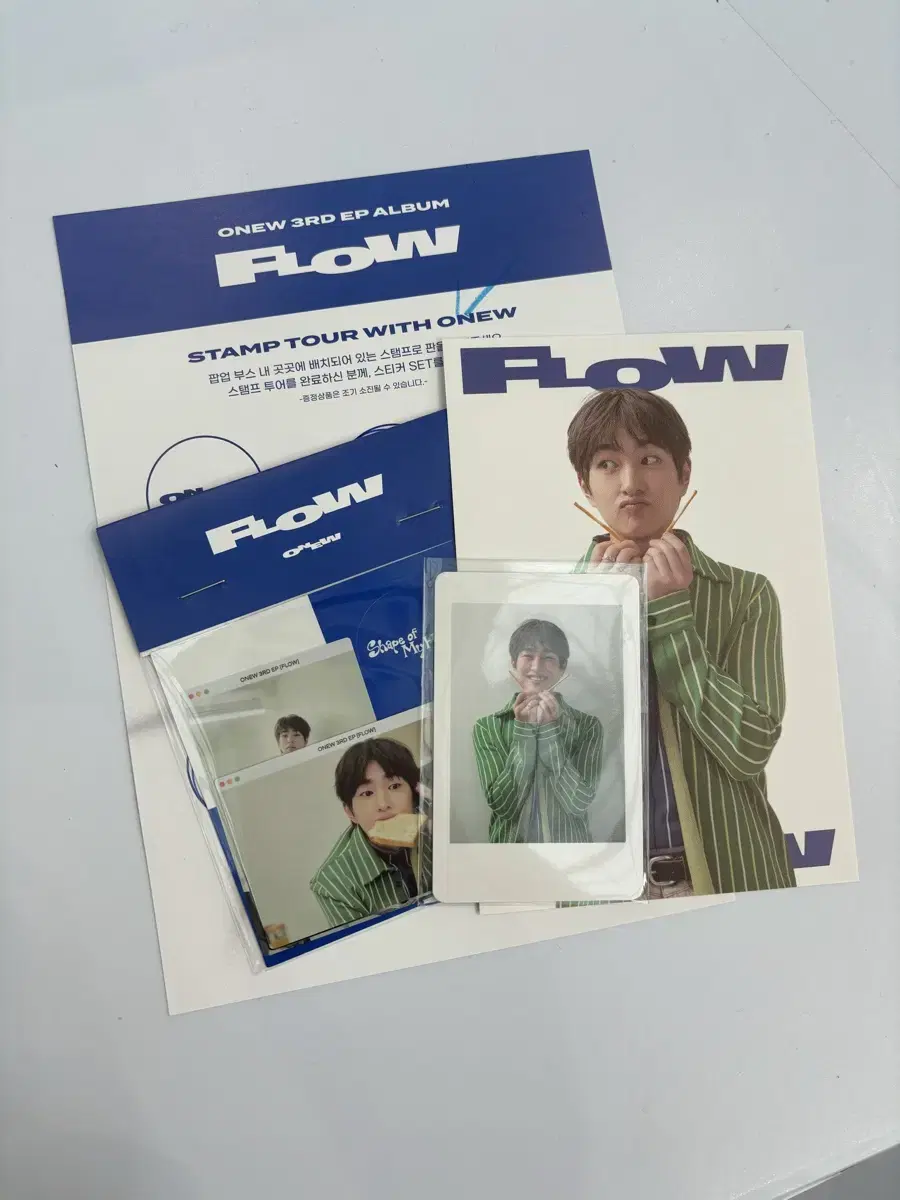 Shinee onew pop up 찡구 입장포카 sticker postcard wts