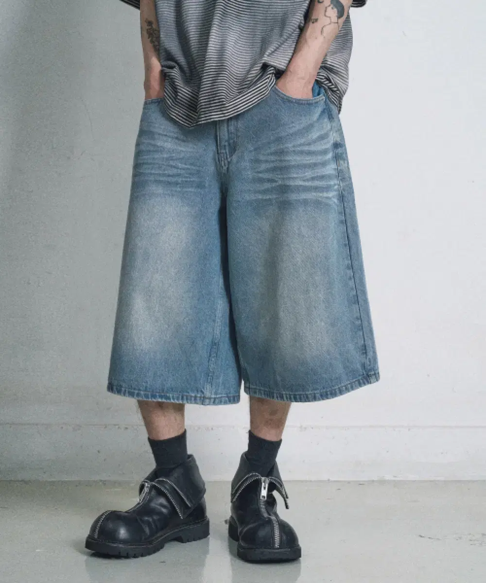 (NEW) E.J.I. Noir Bermuda Pants