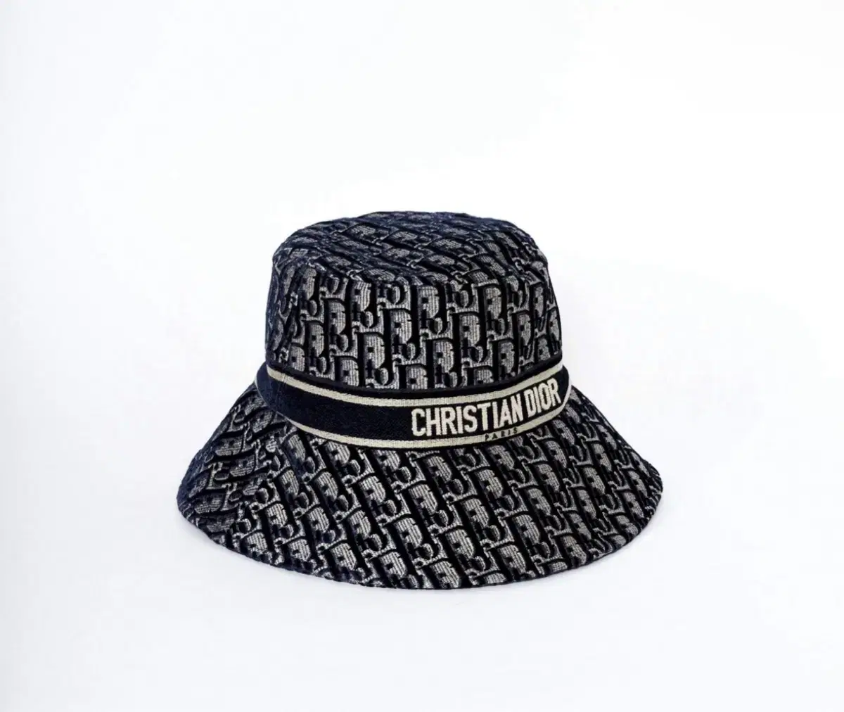 [58] Dior Dior Women's Oblique Embroidered Bungee Bucket Hat Navy