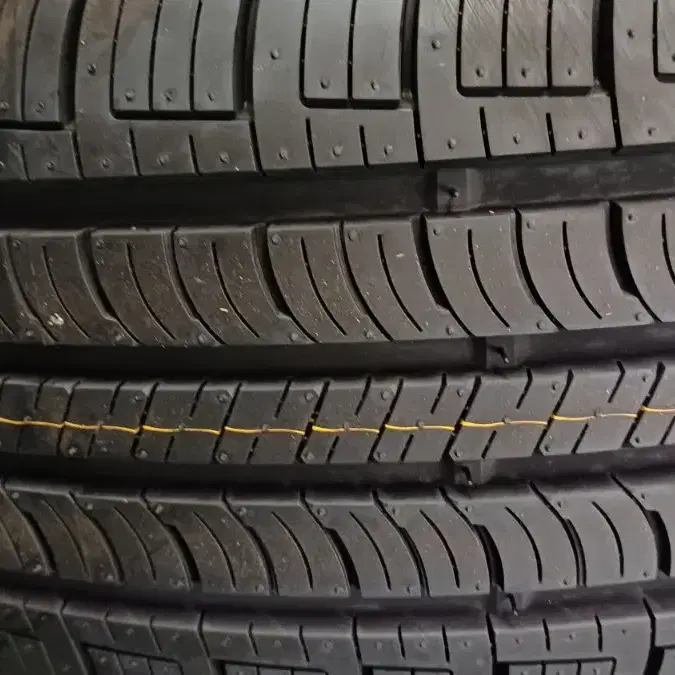 넥센AH5 235/60R18 싼타페,쏘렌토,카니발 신품 팝니다