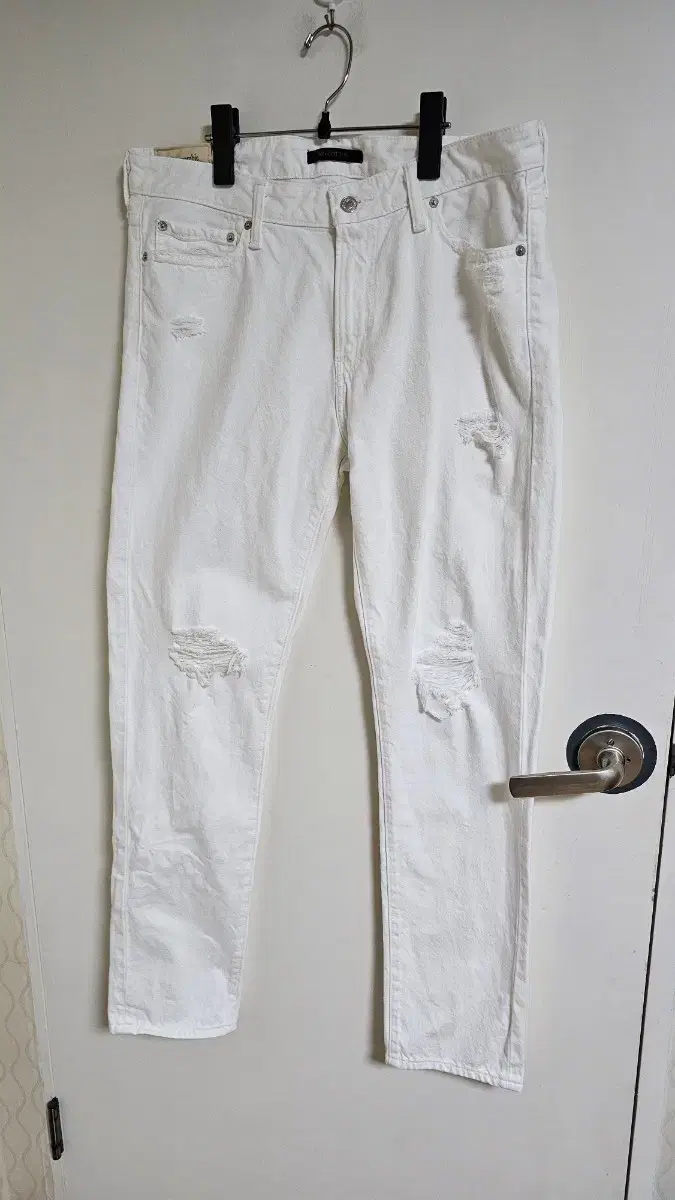 Abercrombie white vintage jin jin K161