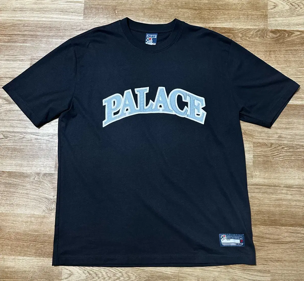 Pallas Arc Appliqué T-Shirt Black [XL]