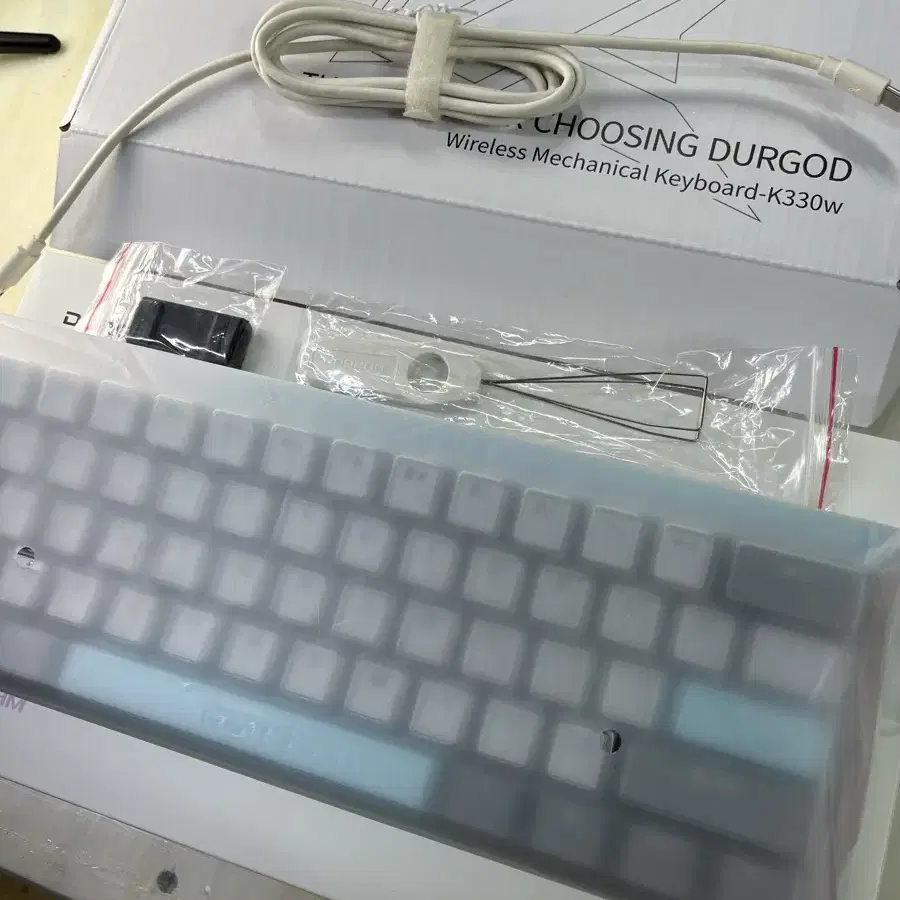 Durgod 듀가드 k330w 아이스크림 갈축 키보드