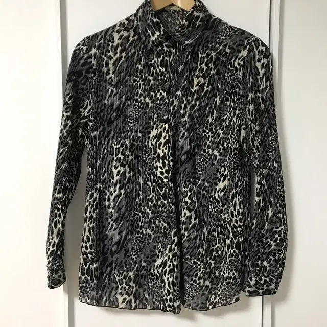 vintage animal pattern pleats shirts