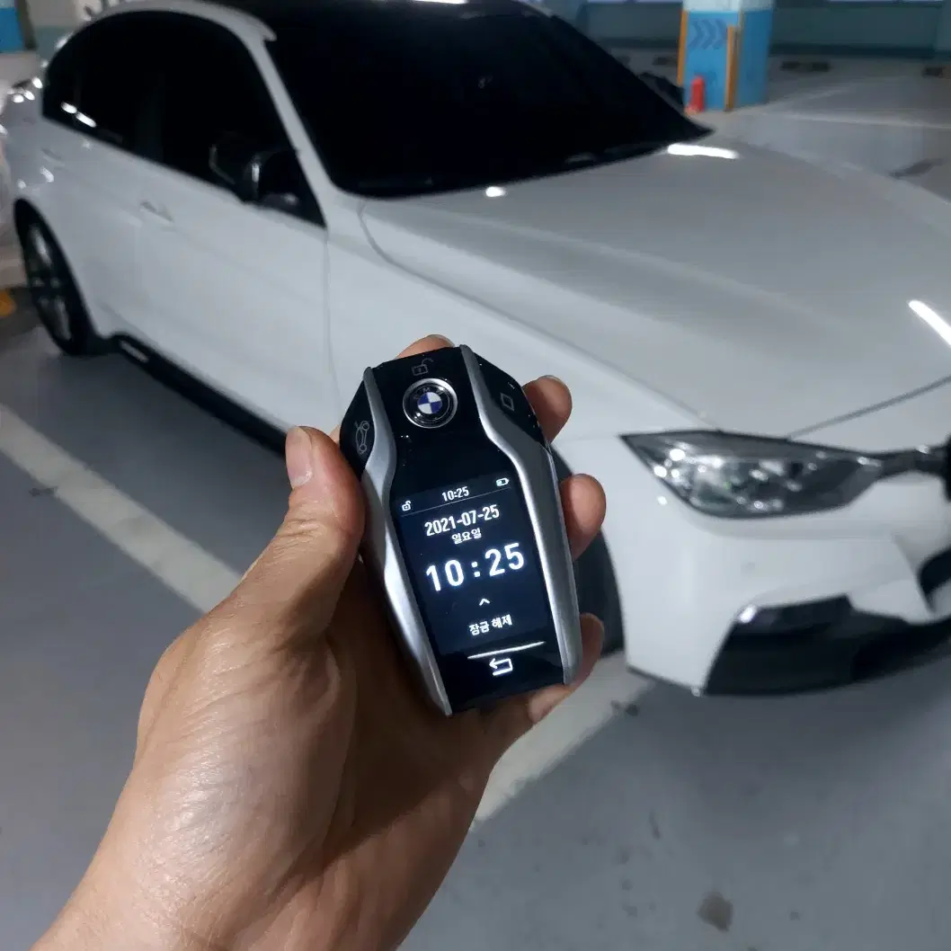 BMW 구형 클래식 자동차키를 예비키로 최신형 LCD 디지털키 추가 제작