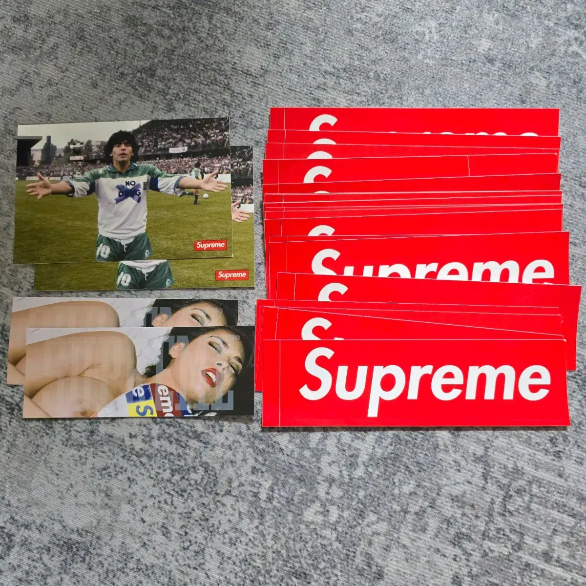 We sell brands like Supreme Pallas Stussy sticker (+keyring).