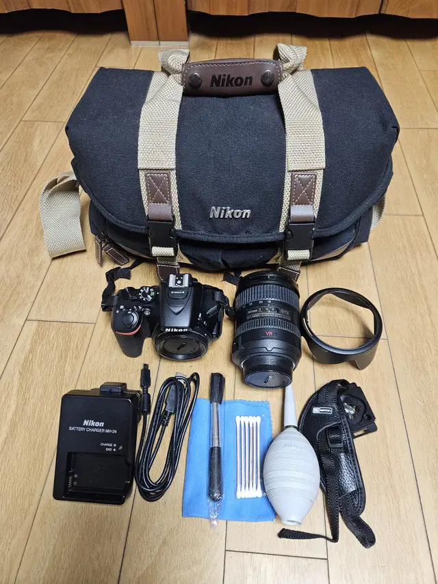 니콘d5600 바디+니콘af-s 18-200mm vr 망원렌즈 판매합니다