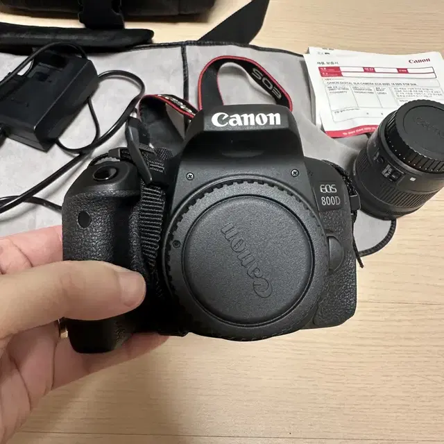 캐논 DSLR 800D + 18-55mm STM 렌즈 55만에  팝니다