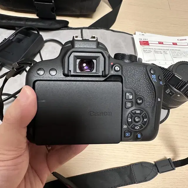 캐논 DSLR 800D + 18-55mm STM 렌즈 55만에  팝니다