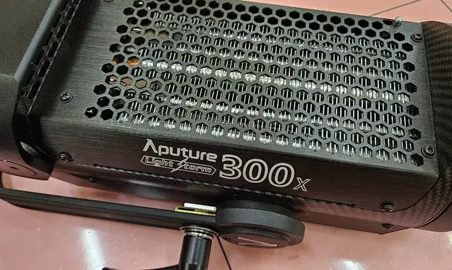 어퓨쳐 300x Aputure 300X 바이컬러 조명 스트로보 350w