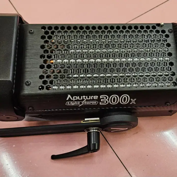 어퓨쳐 300x Aputure 300X 바이컬러 조명 스트로보 350w