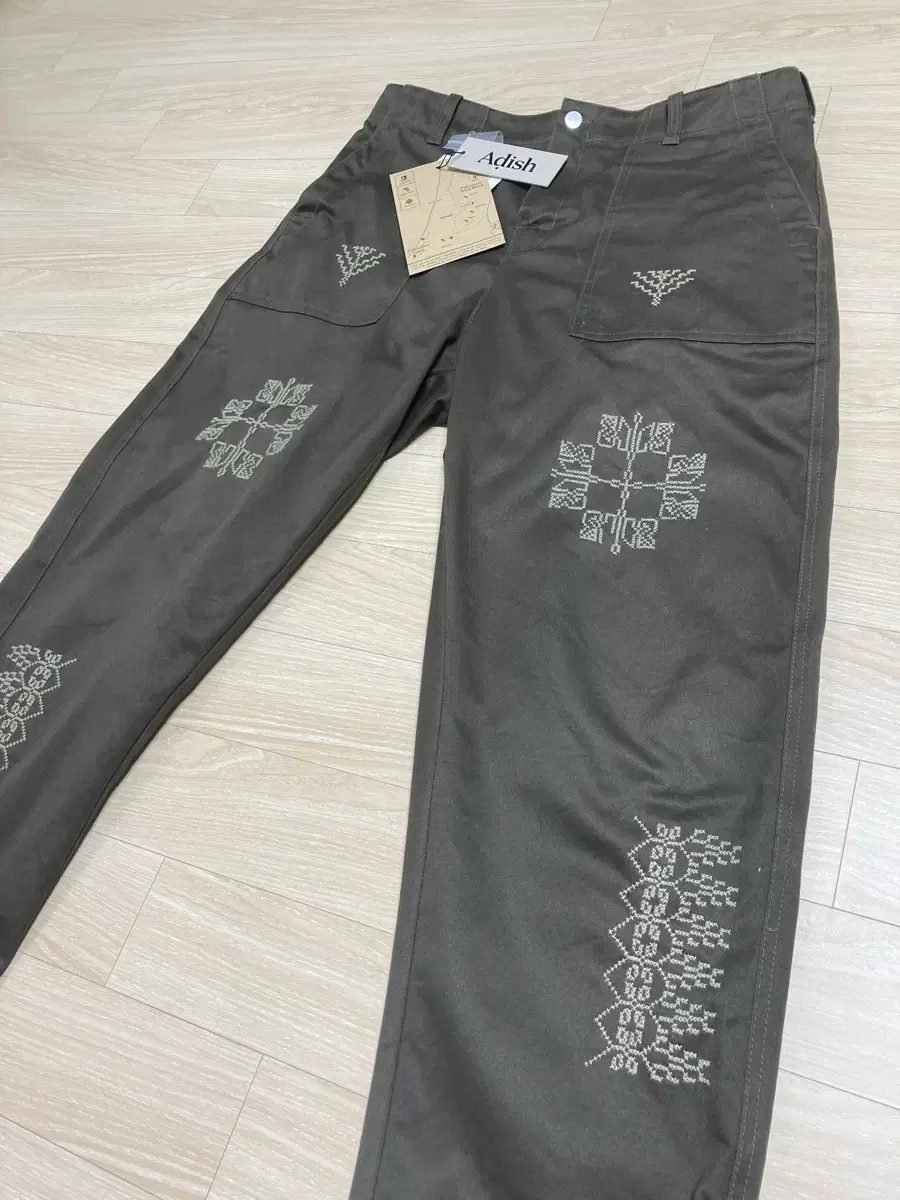 ADISH Embroidered Pants (XL)