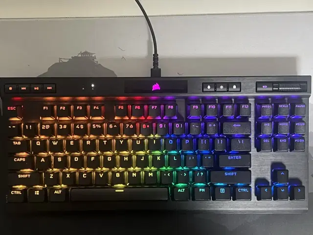 커세어 k70 rgb tkl 적축 판매합니다