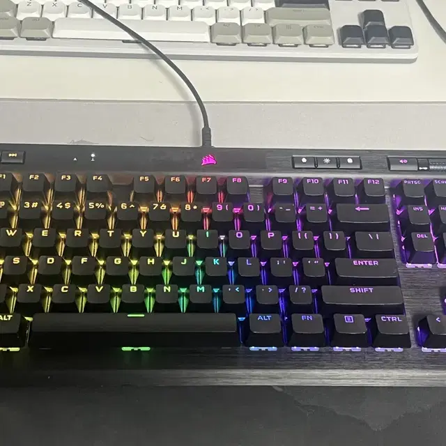 커세어 k70 rgb tkl 적축 판매합니다