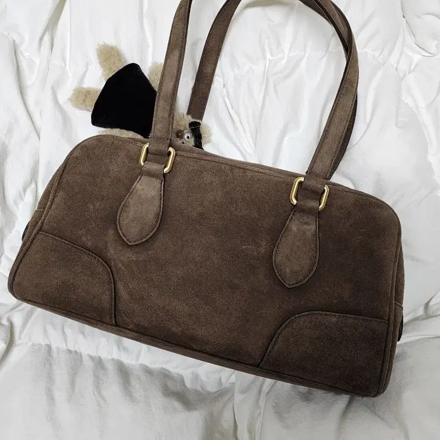 L061 (엘오61) Timeless bowler bag in suede