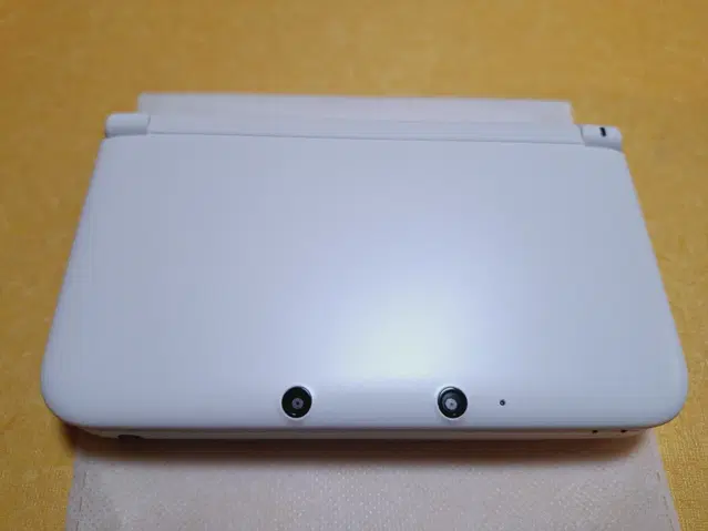 미사용 새제품 화이트 3dsll 3dsxl 닌텐도일본판