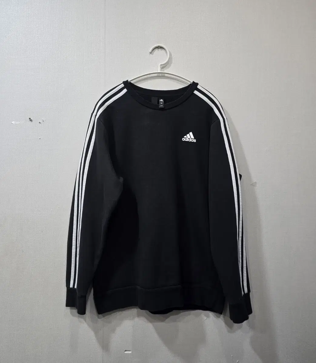 adidasRoundTeeBlackXL