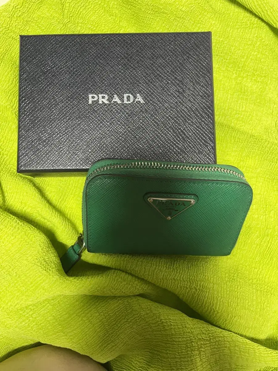 (Quick sale)Prada Saffiano Kard Wallet