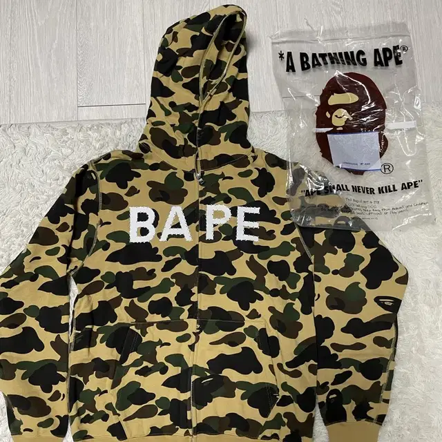 (L)Bape 베이프 스왈로브스키 황계 후드 집업