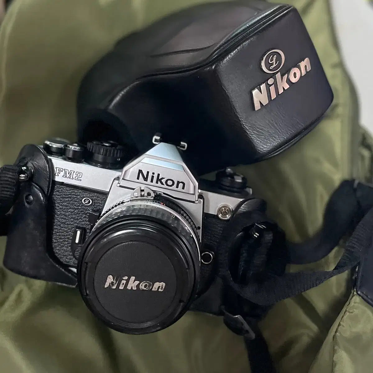 니콘 fm2 입니다 렌즈는  nikkor 50mm 14 입니다